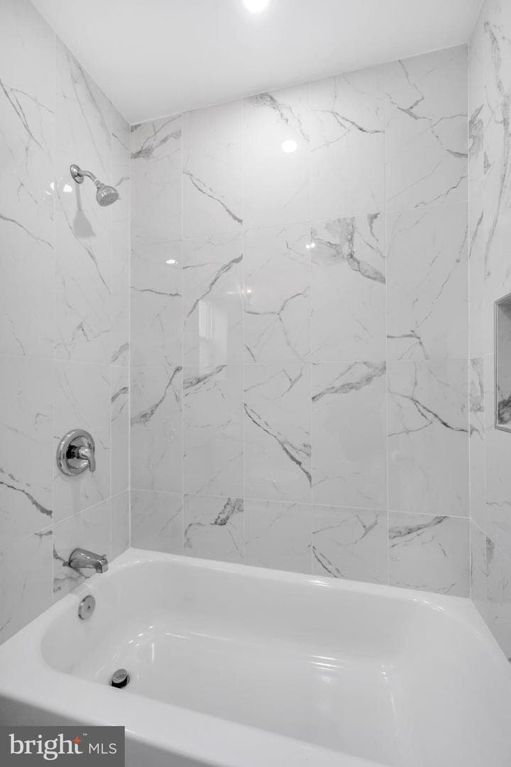 1119 Thomas Street photo 14