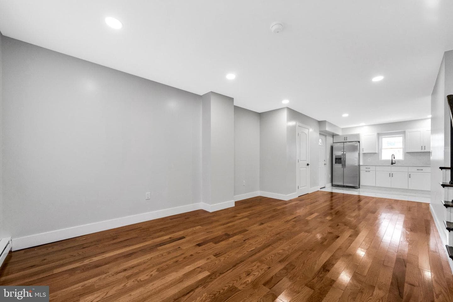 1119 Thomas Street photo 2