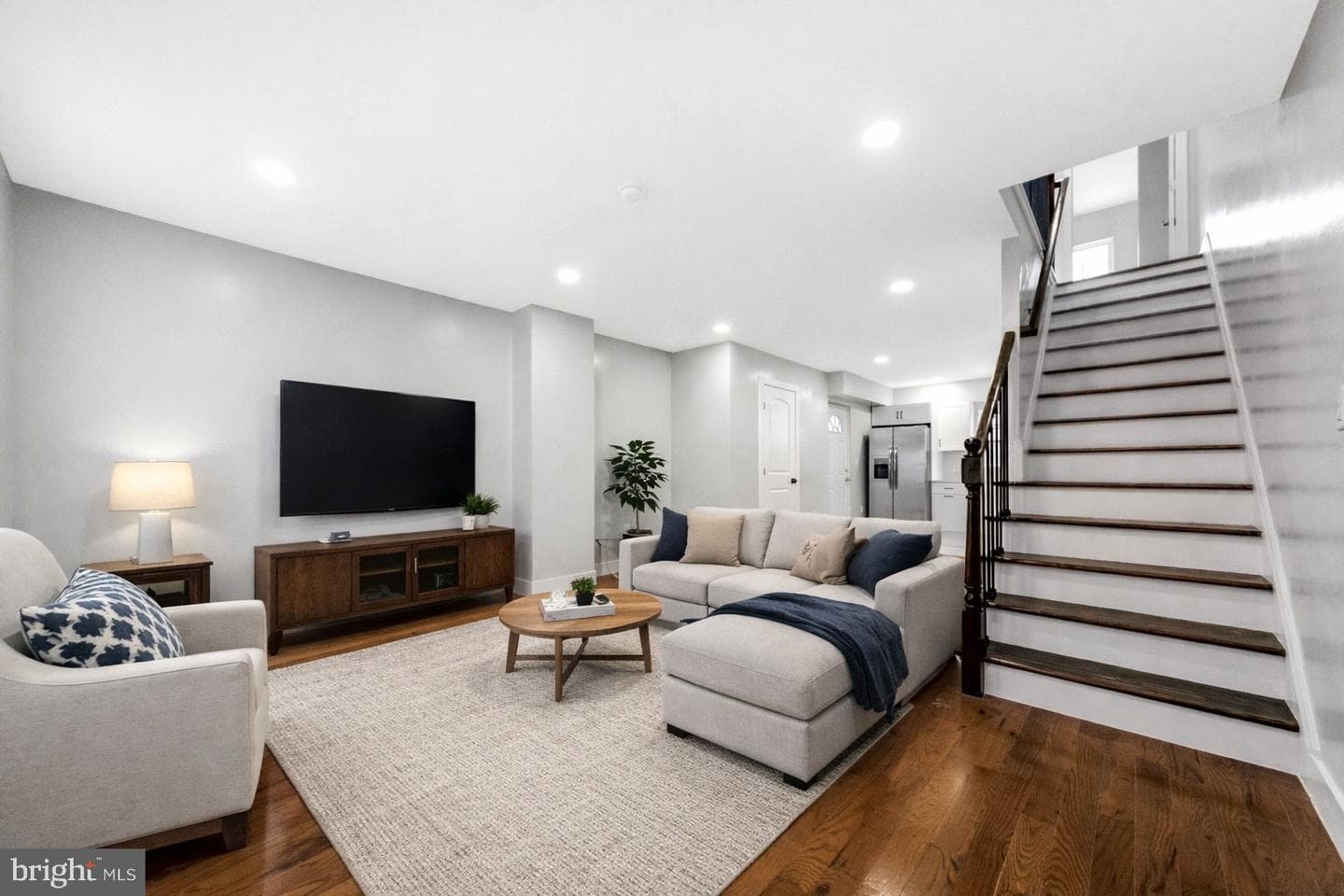 1119 Thomas Street photo 28