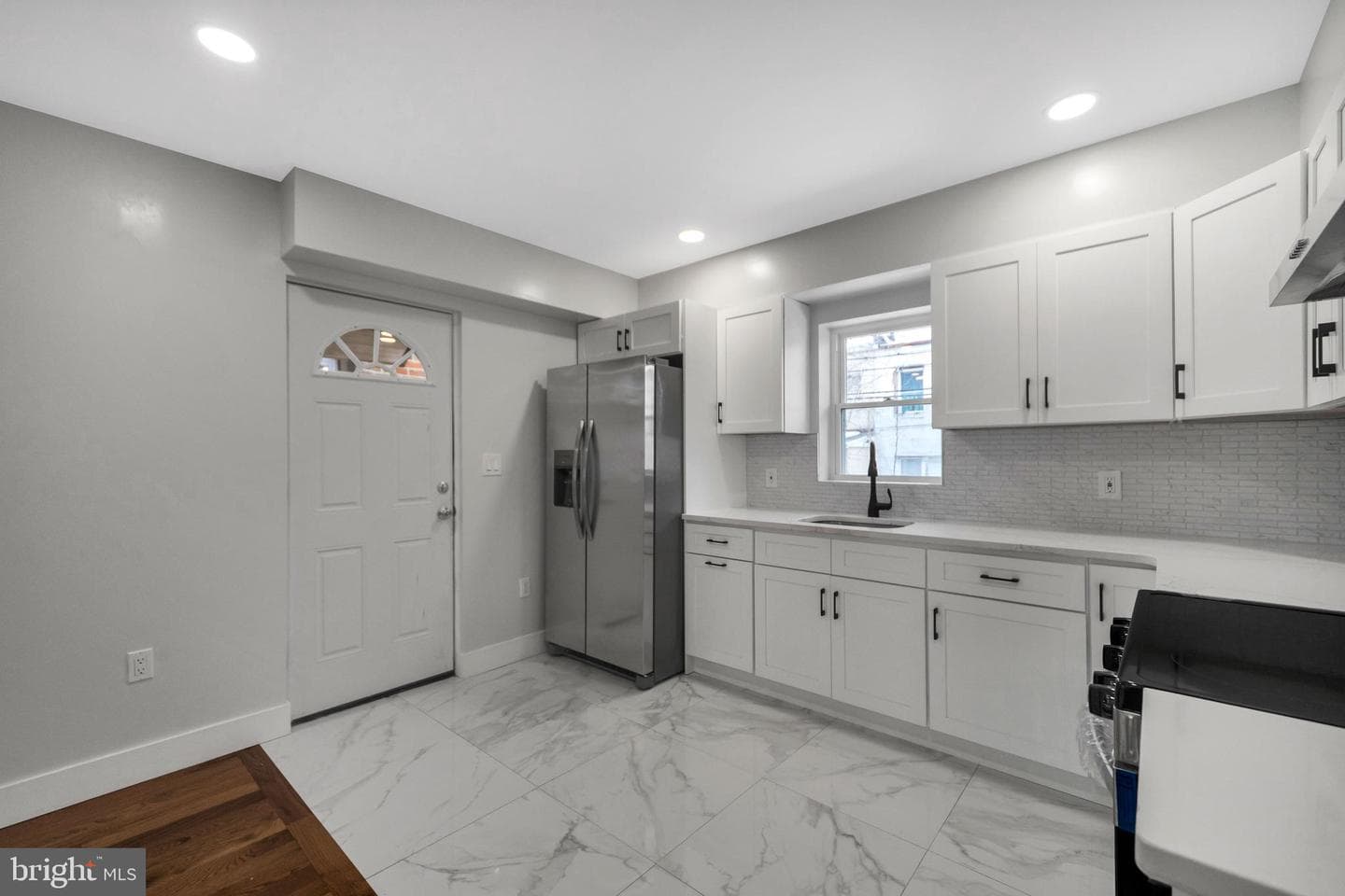 1119 Thomas Street photo 4