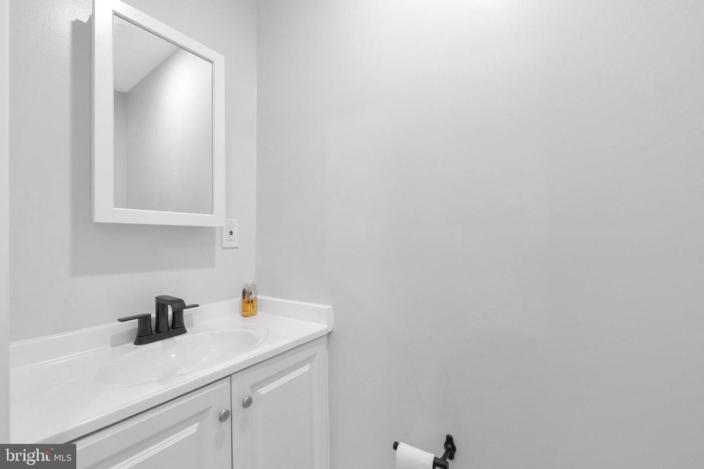 1119 Thomas Street photo 7