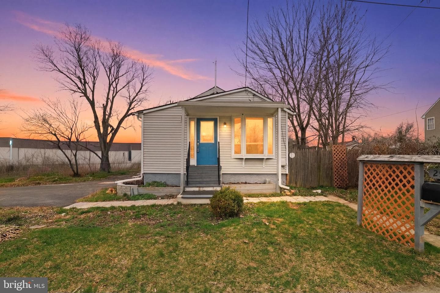 2502 Williams Ave photo 2