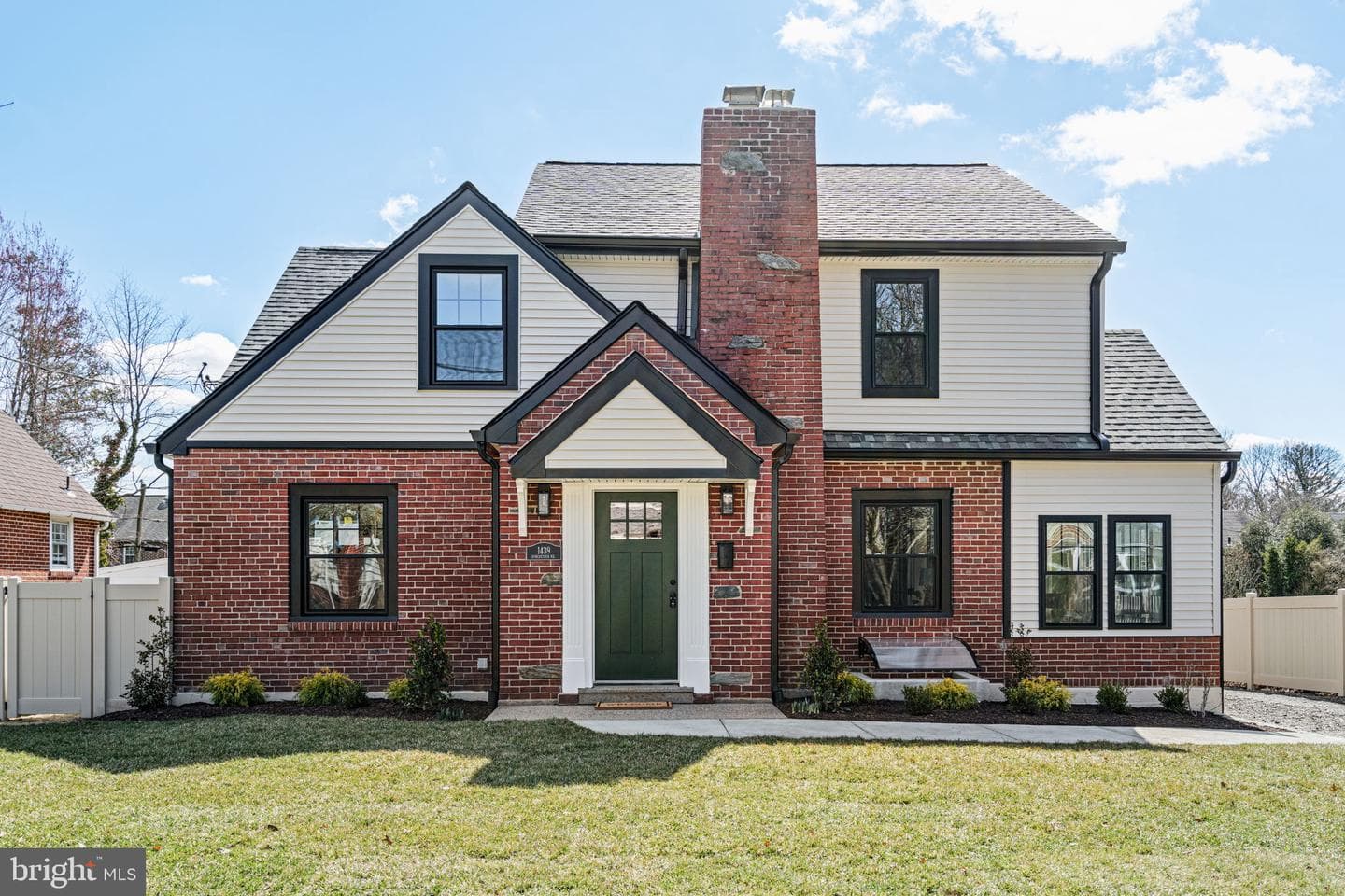 1439 Dorchester Road photo 2