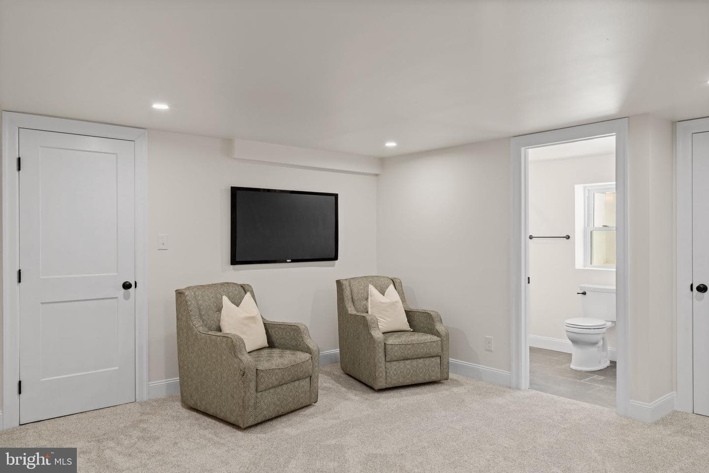 1439 Dorchester Road photo 48