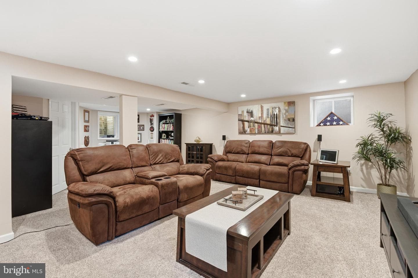 920 Blythe Avenue photo 30