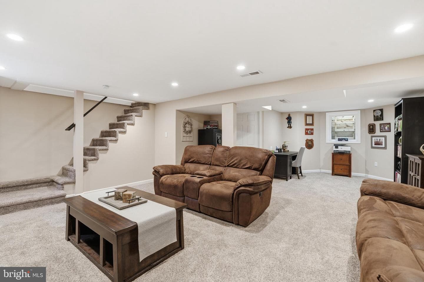 920 Blythe Avenue photo 31
