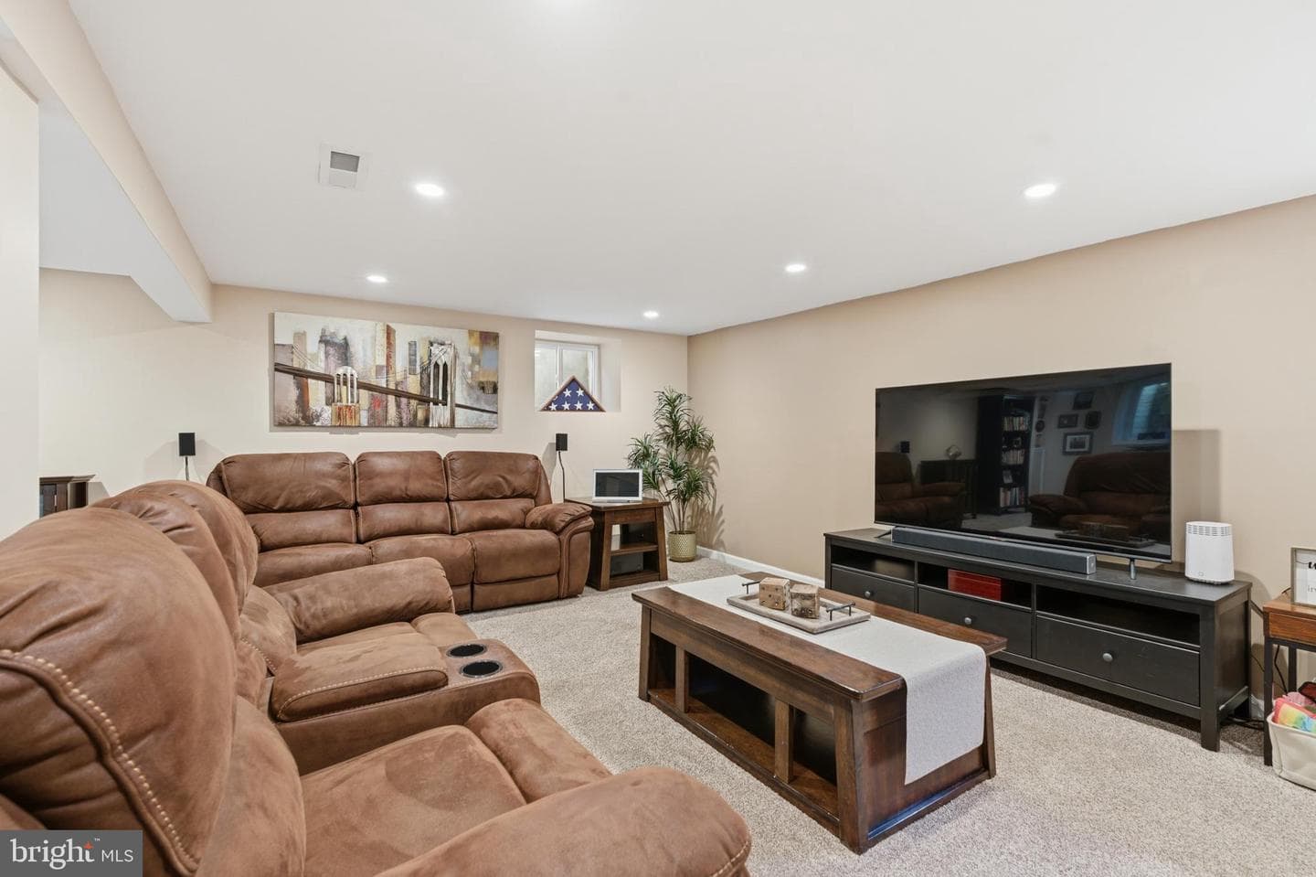 920 Blythe Avenue photo 34
