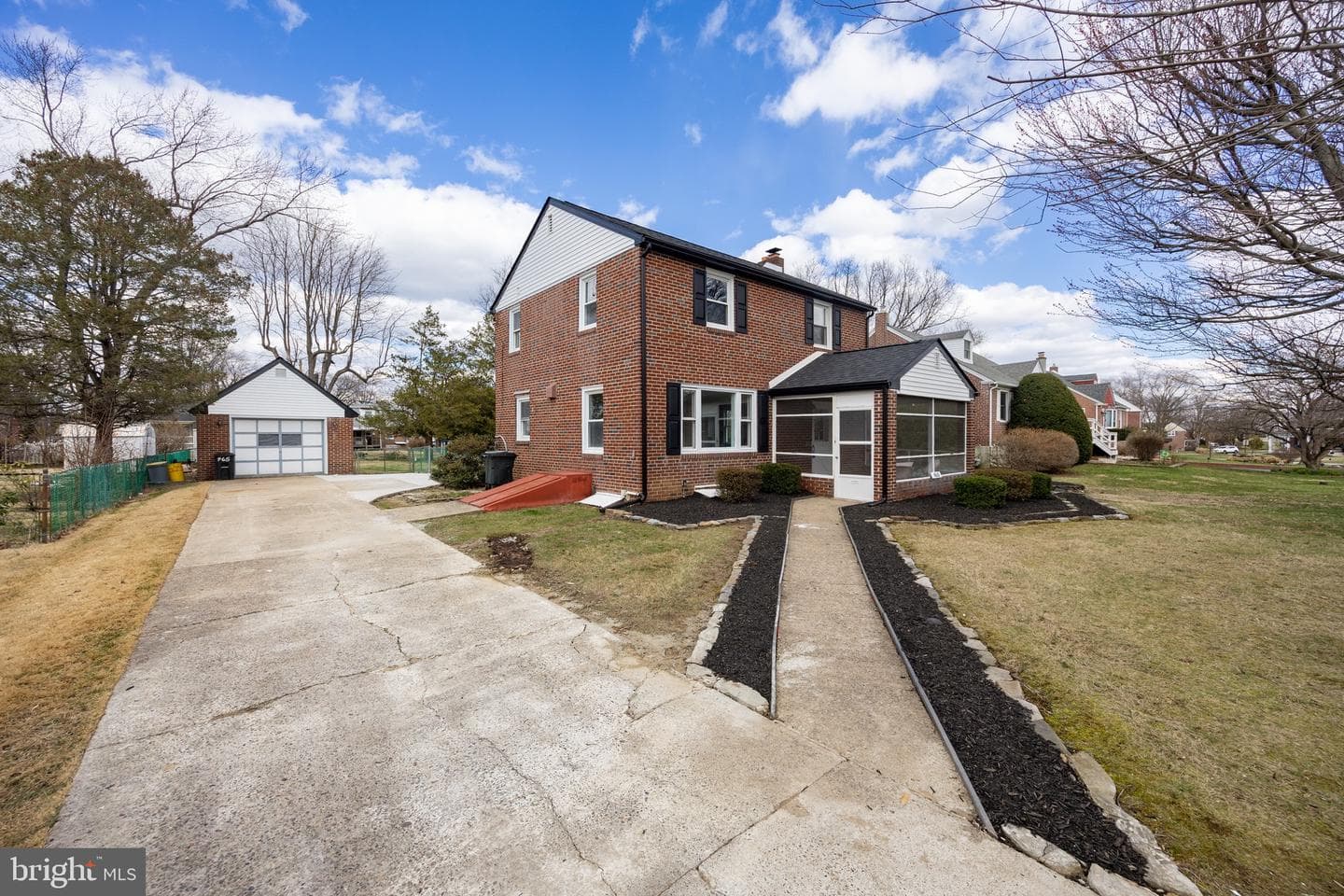 465 Hawarden Road photo 1