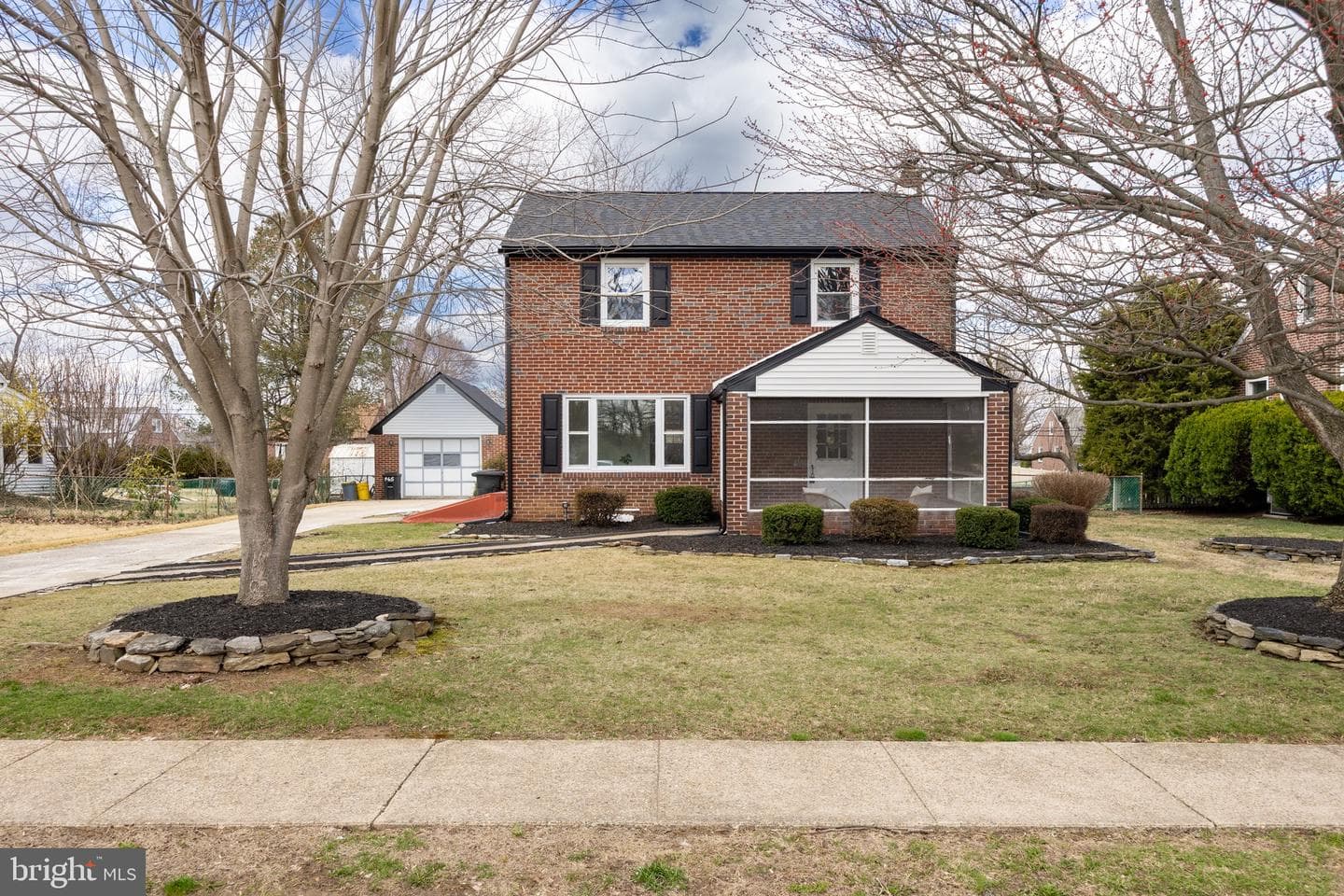 465 Hawarden Road photo 2
