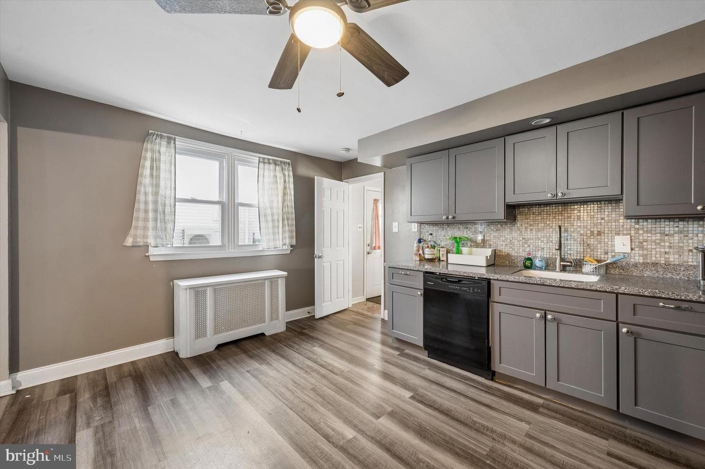 3915 James Street photo 14