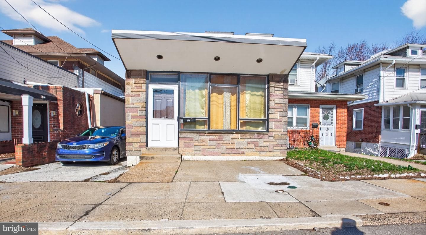 637 Chester Pike, Prospect Park