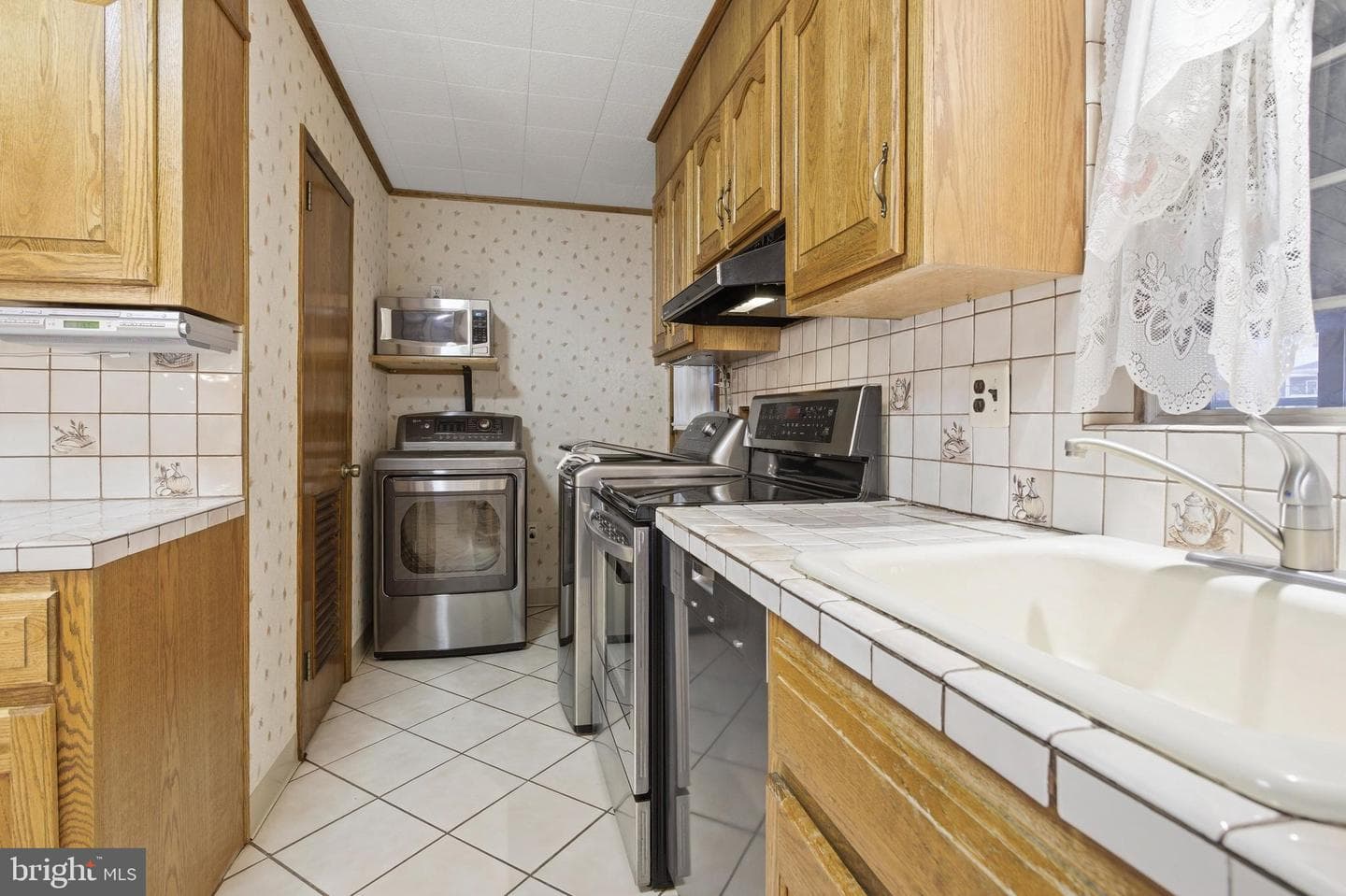 110 S New Ardmore Avenue photo 9