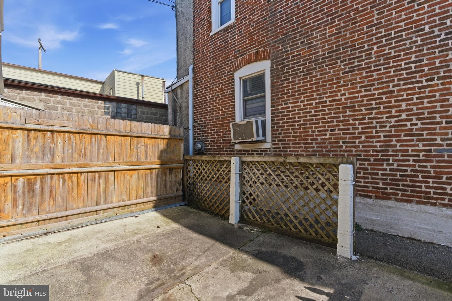 1421 E 11th Street photo 19