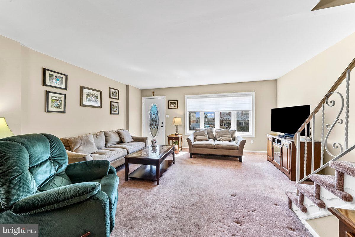 215 Riverview Avenue photo 3