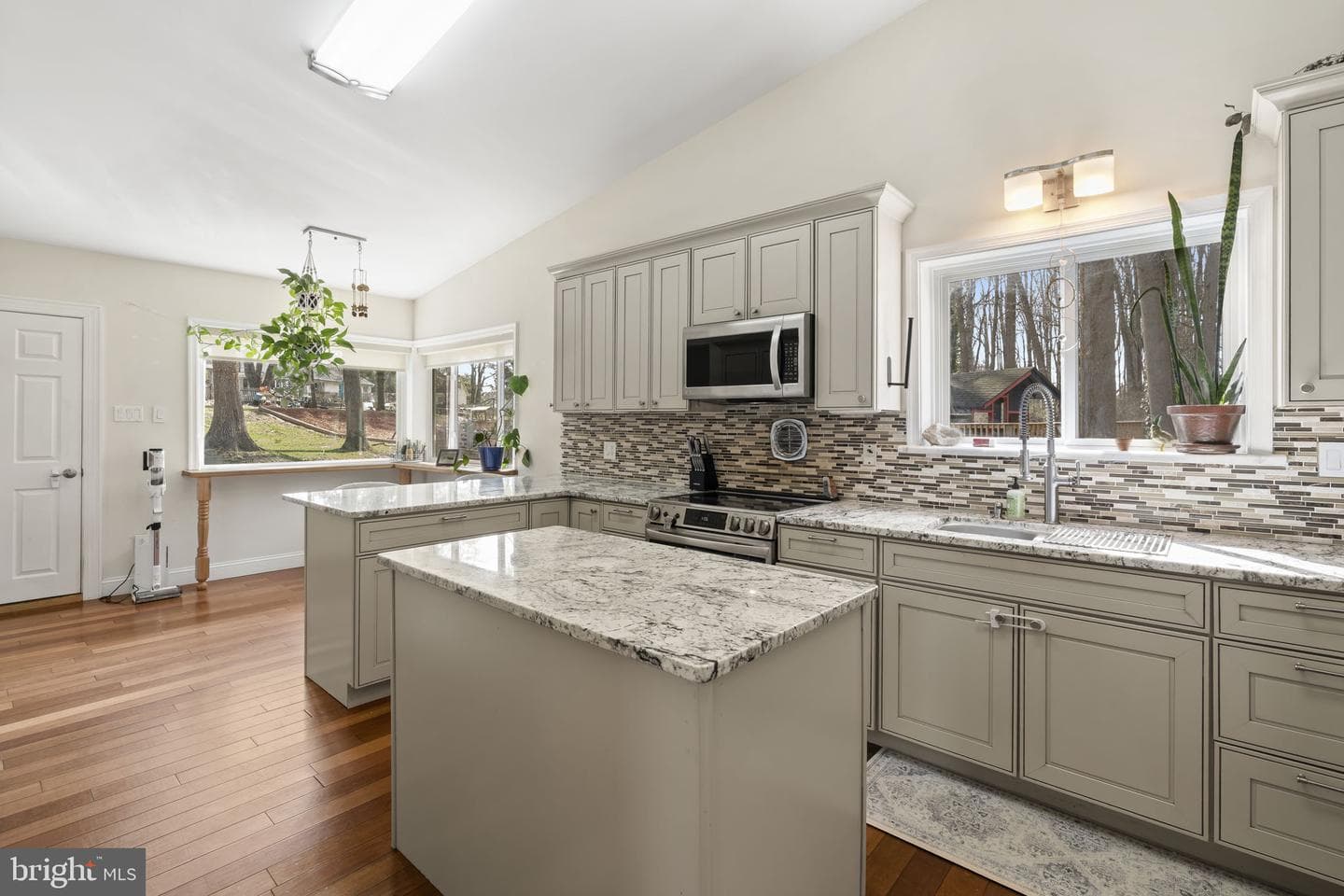 352 S New Middletown Road photo 9