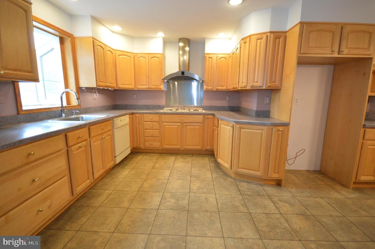 417 Tasker Street photo 12