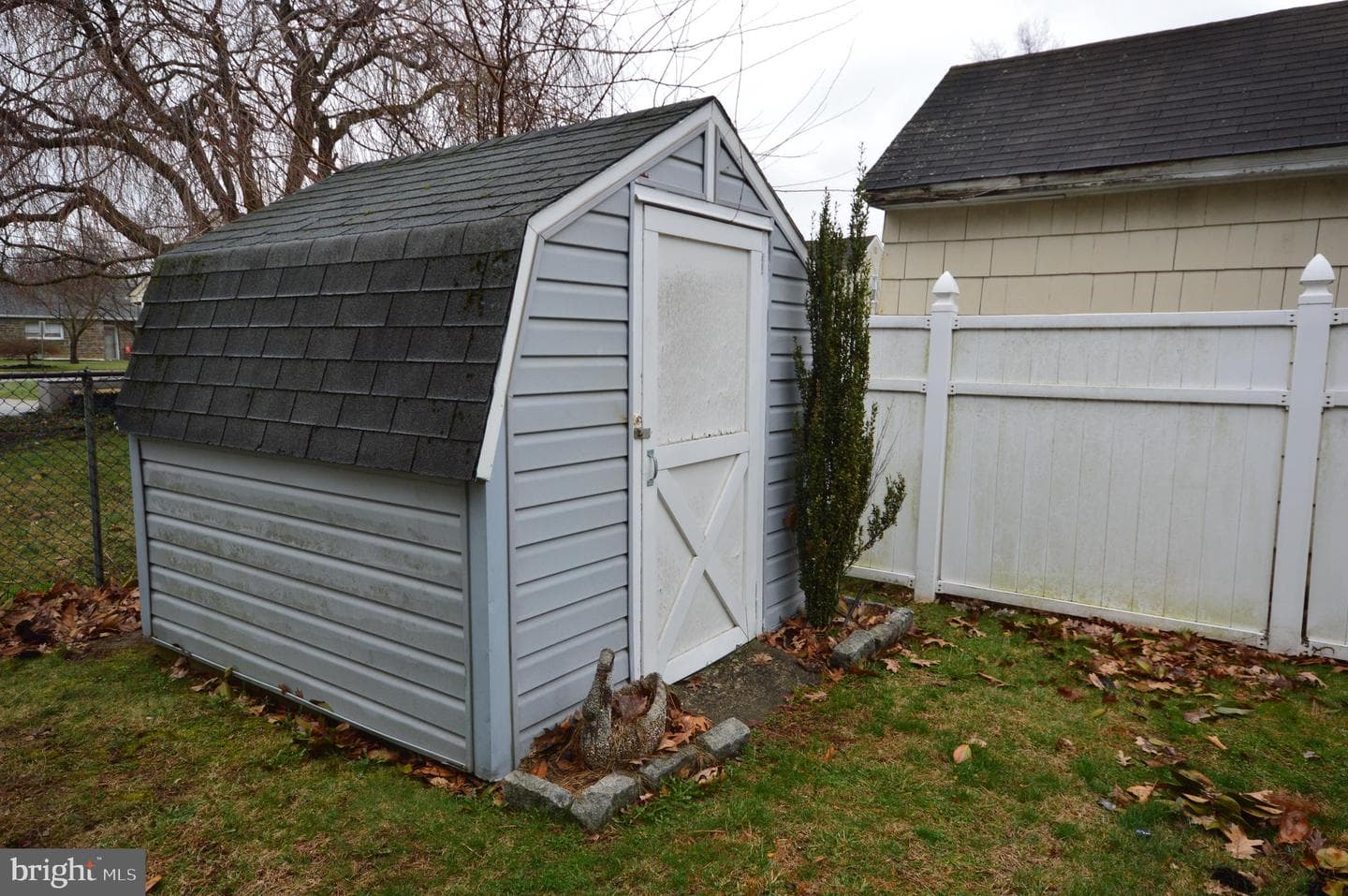 417 Tasker Street photo 26