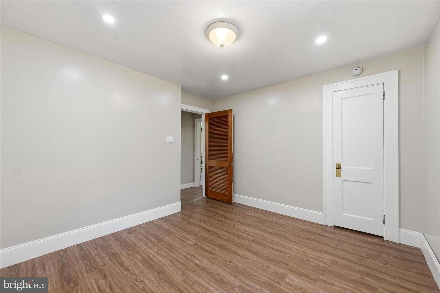 524 Bethel Avenue photo 16