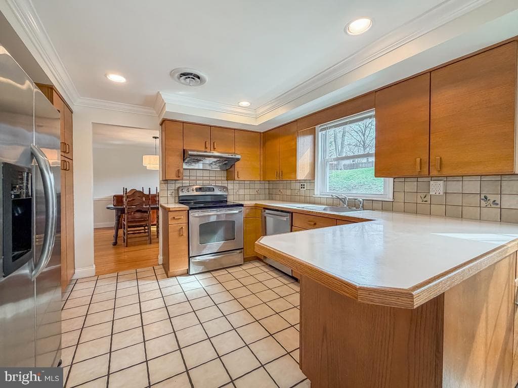 221 Foxcroft Road photo 13