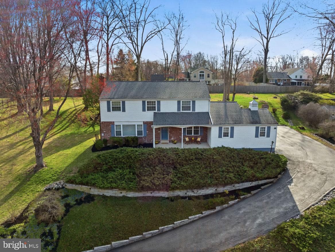 221 Foxcroft Road photo 2