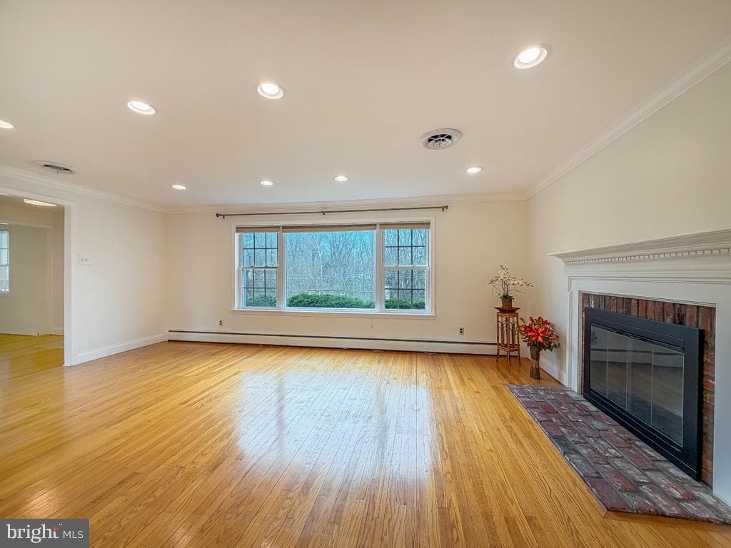 221 Foxcroft Road photo 9