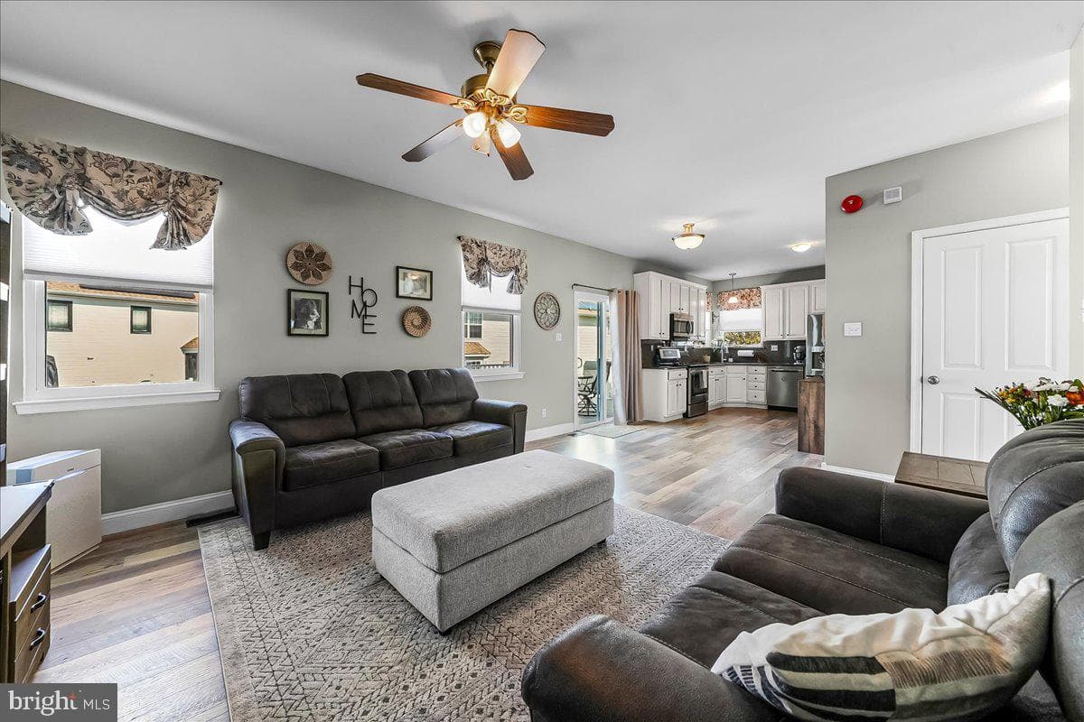 605 Barclay Circle photo 10