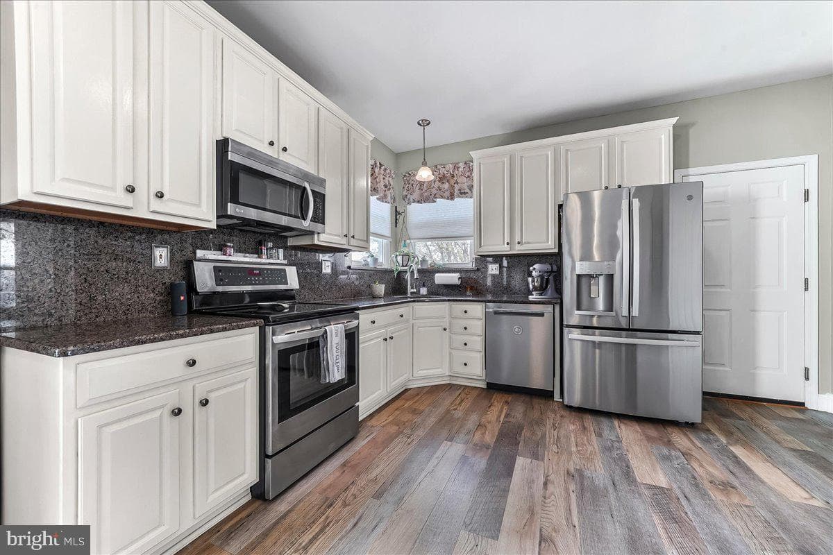 605 Barclay Circle photo 13