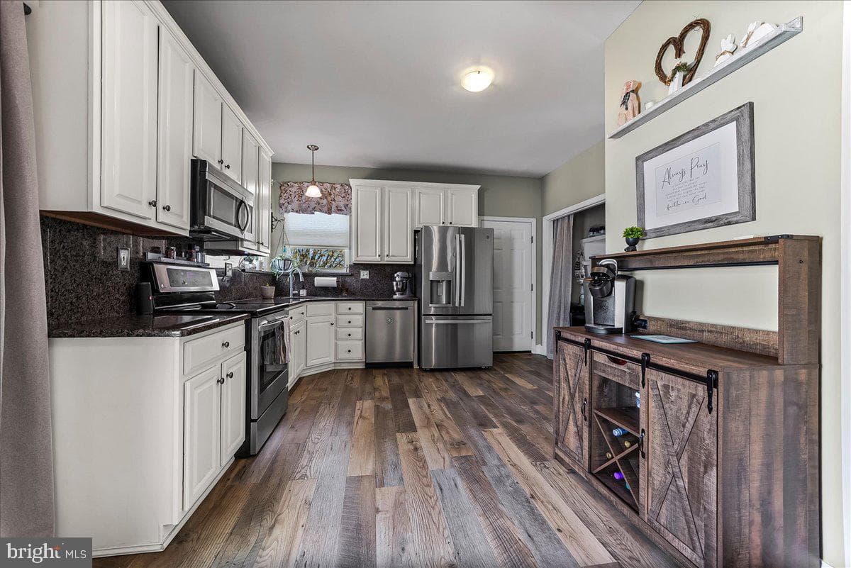 605 Barclay Circle photo 15
