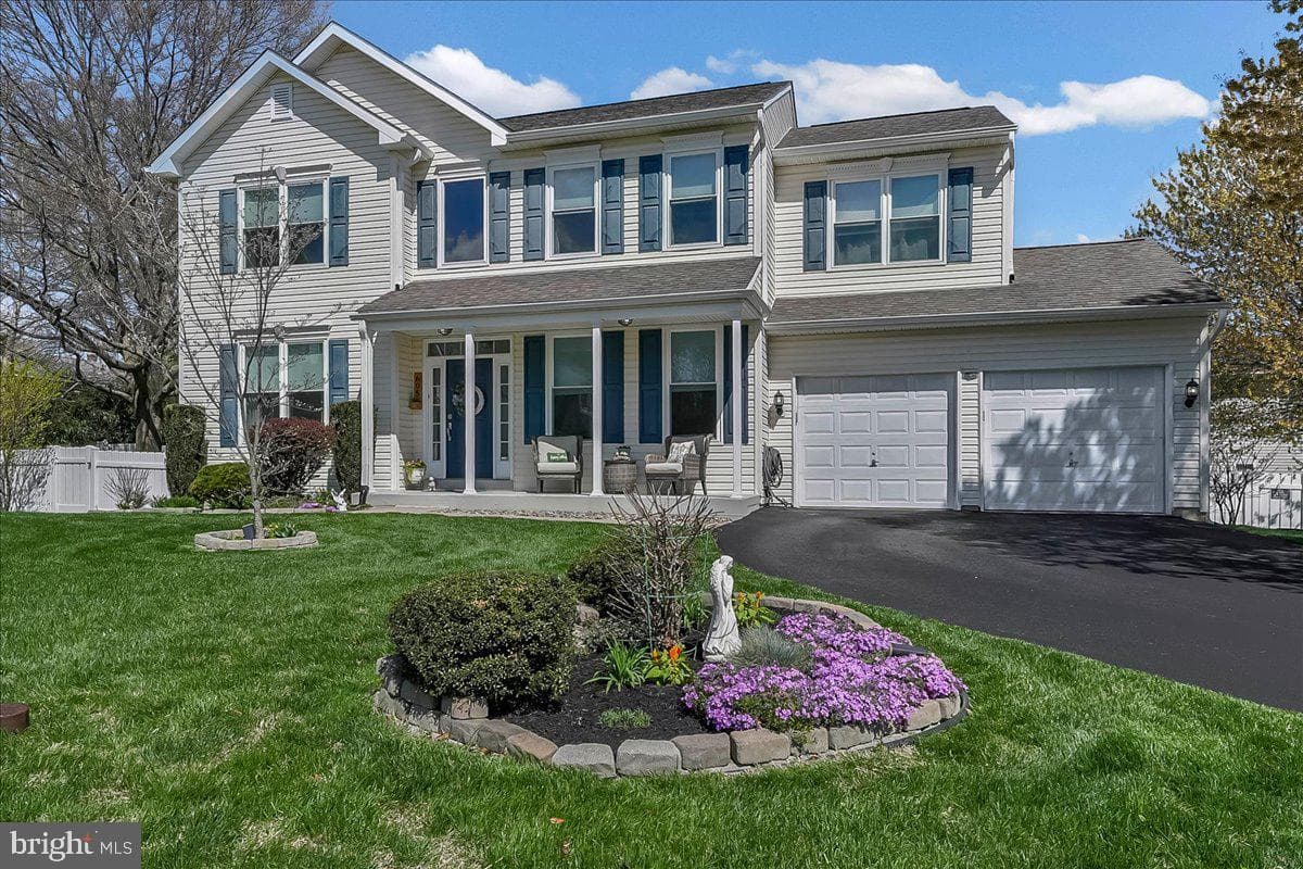 605 Barclay Circle photo 2