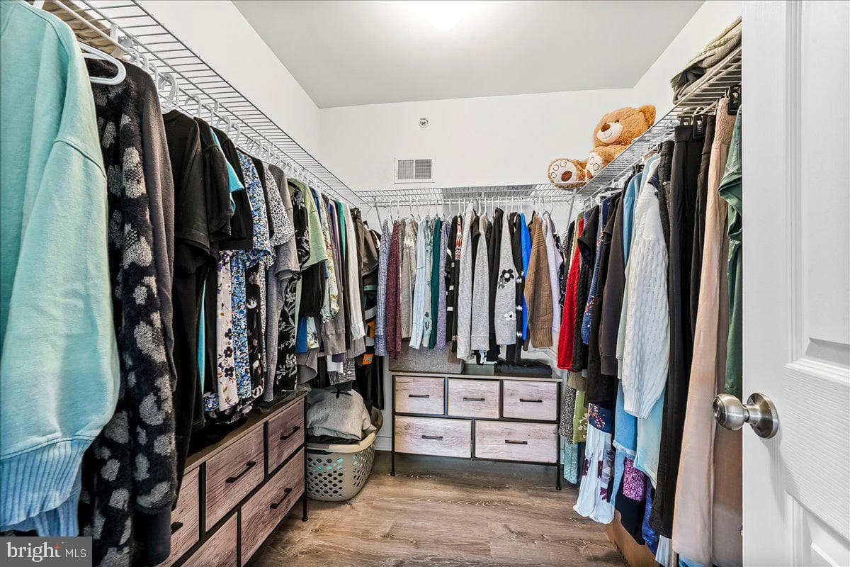 605 Barclay Circle photo 20