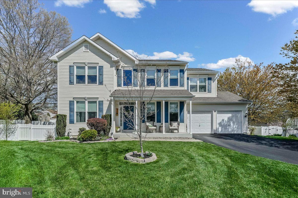 605 Barclay Circle photo 3