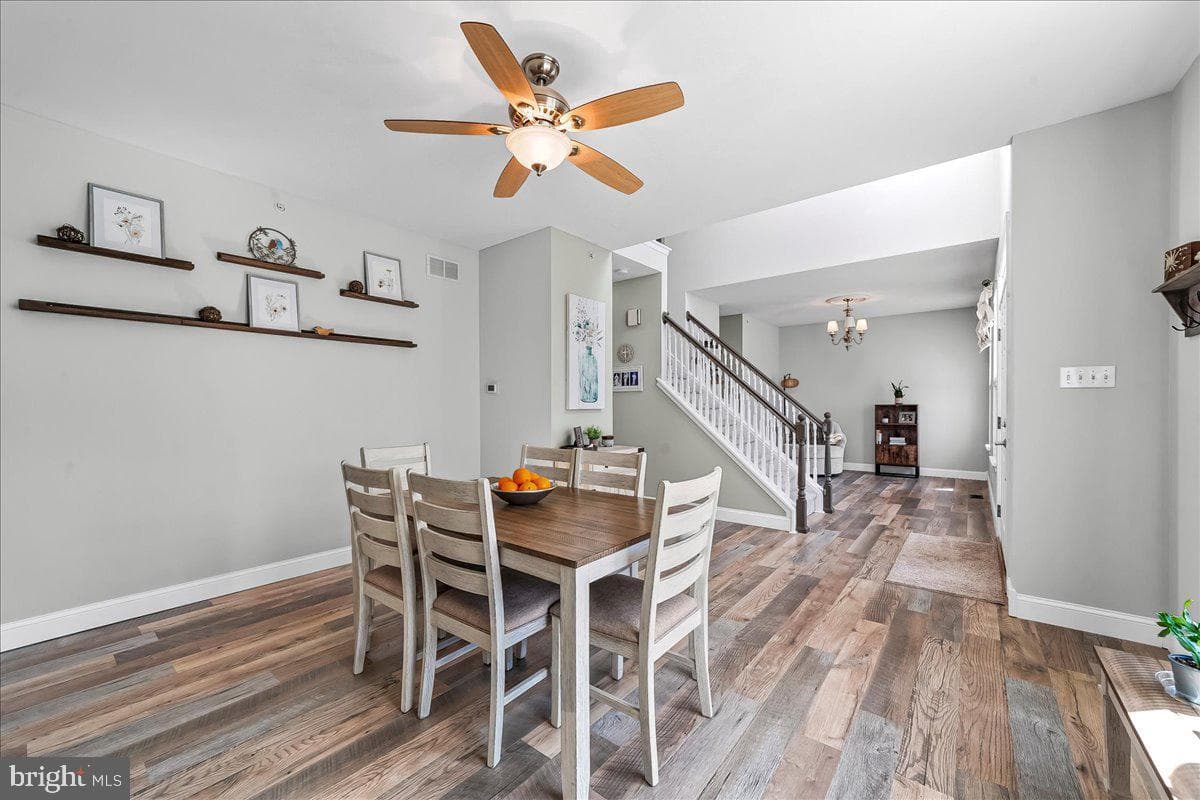 605 Barclay Circle photo 5