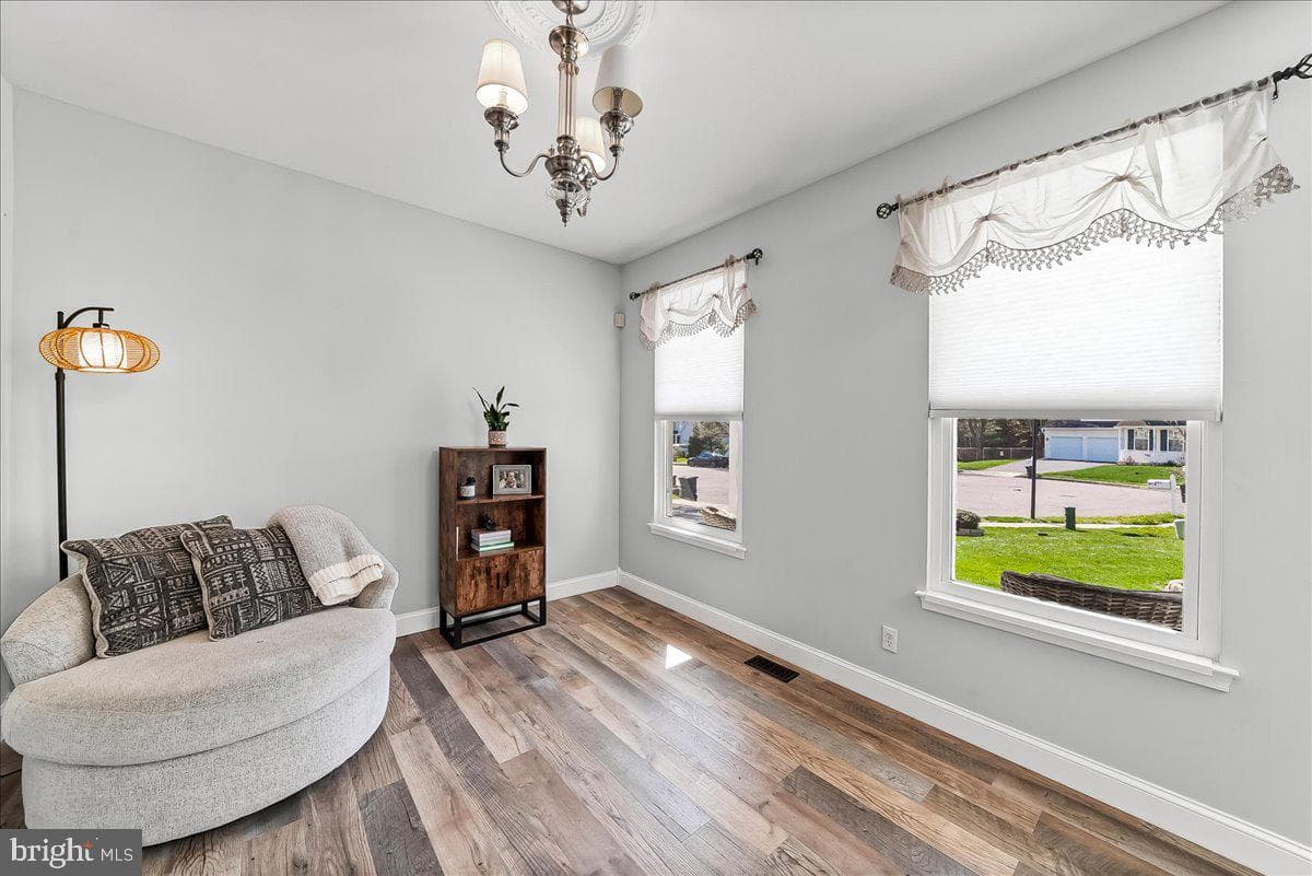 605 Barclay Circle photo 8