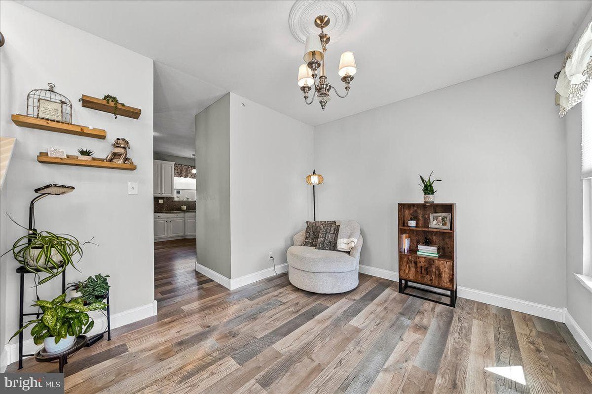 605 Barclay Circle photo 9