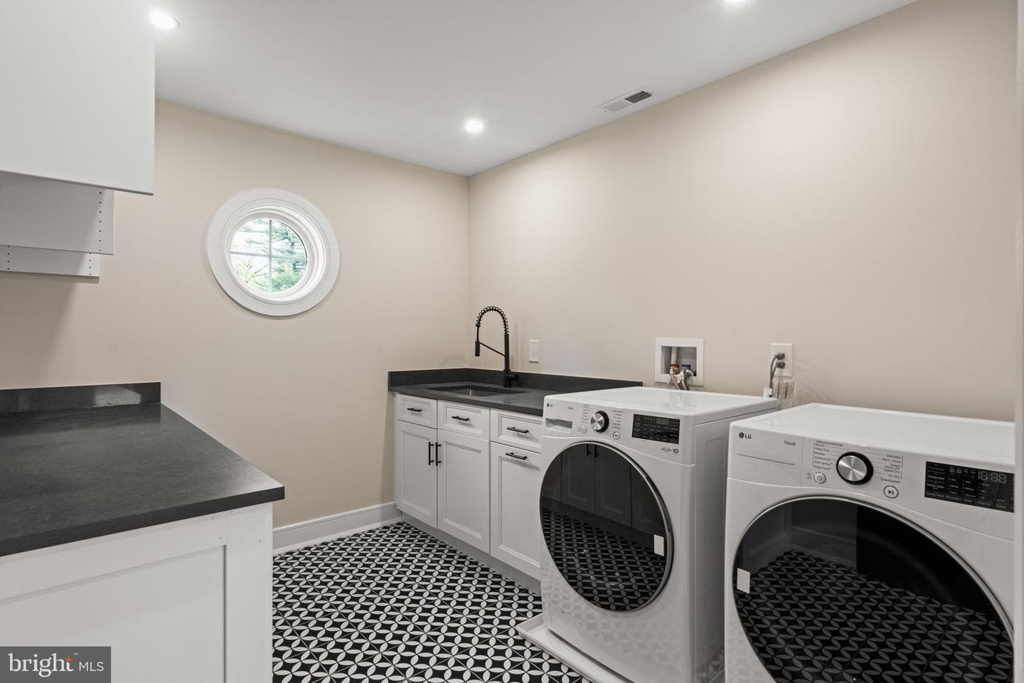 33 W Ardmore Avenue photo 63