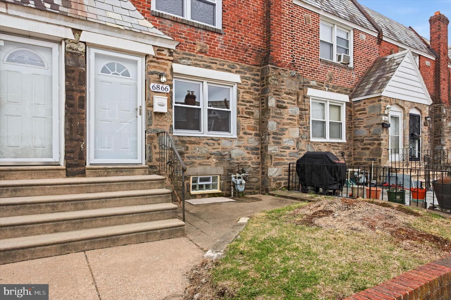 6866 Clover Lane photo 2