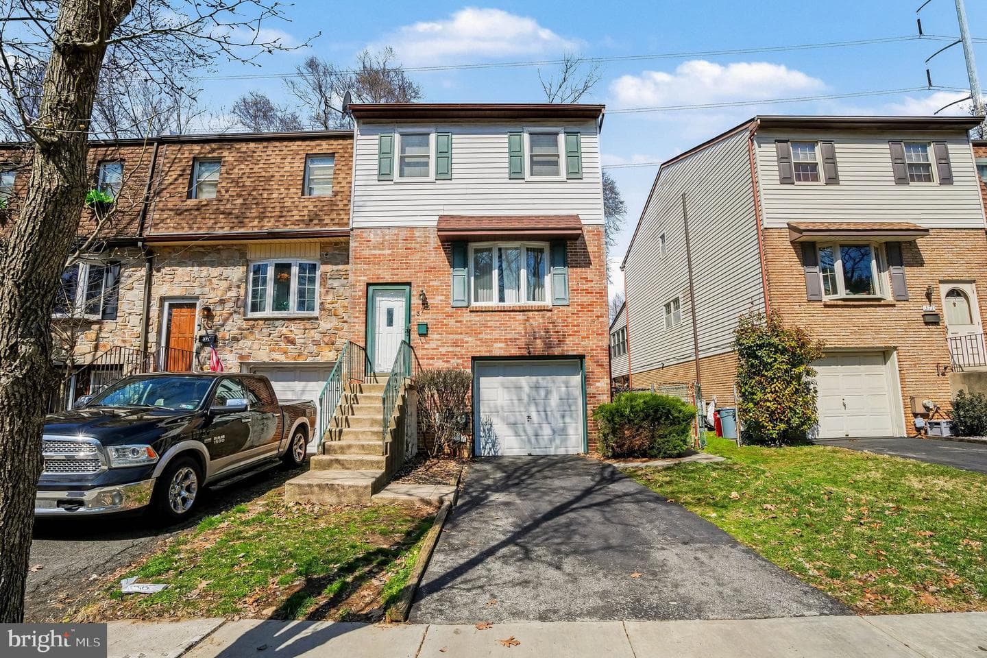 373 Hillside Road photo 1