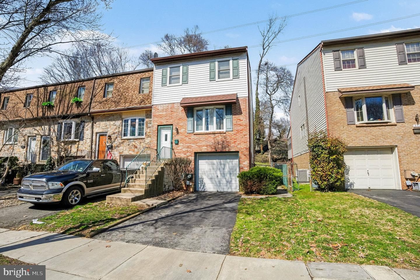 373 Hillside Road photo 2
