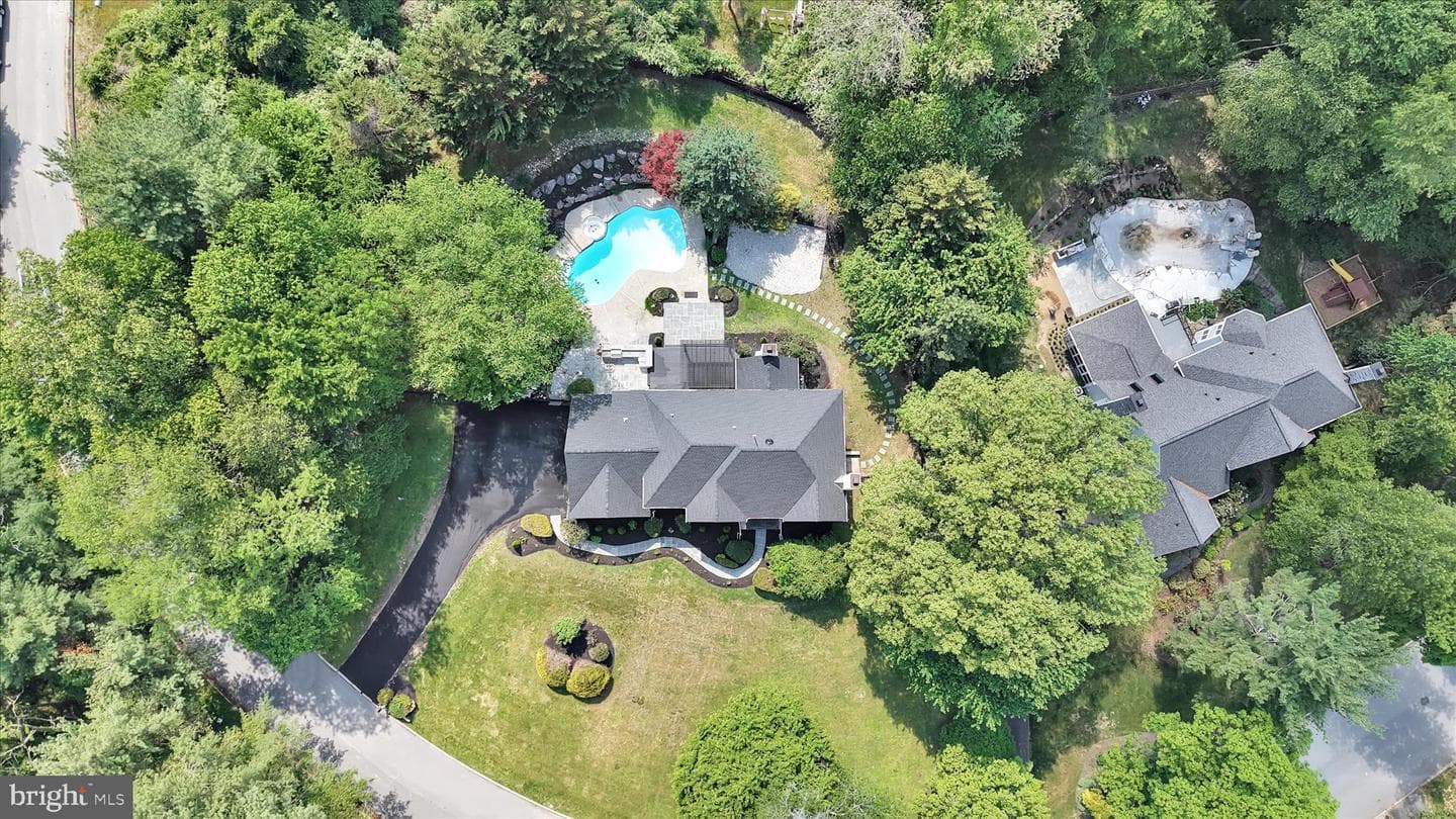 505 S Heilbron Drive photo 3