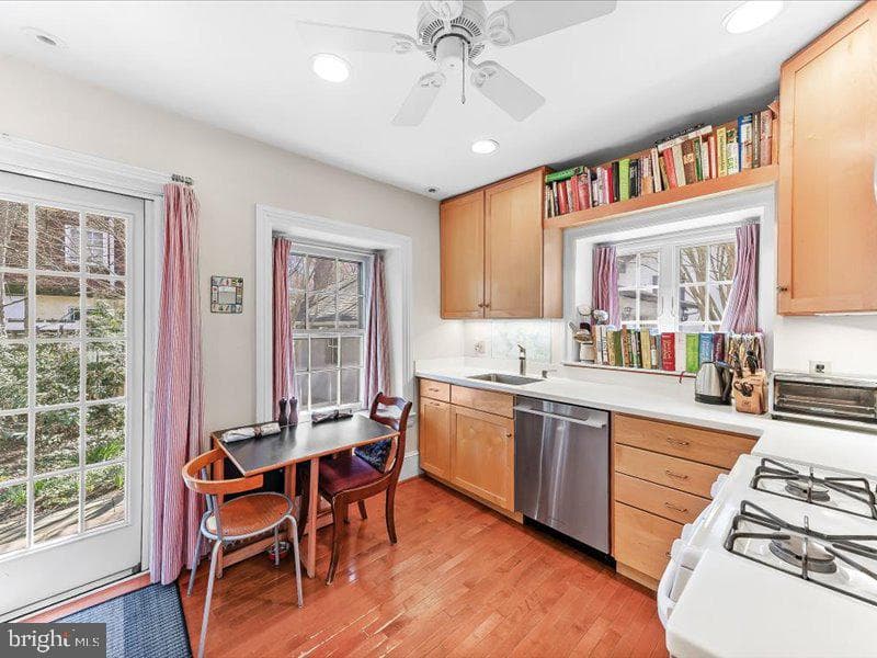 300 Harvard Avenue photo 14
