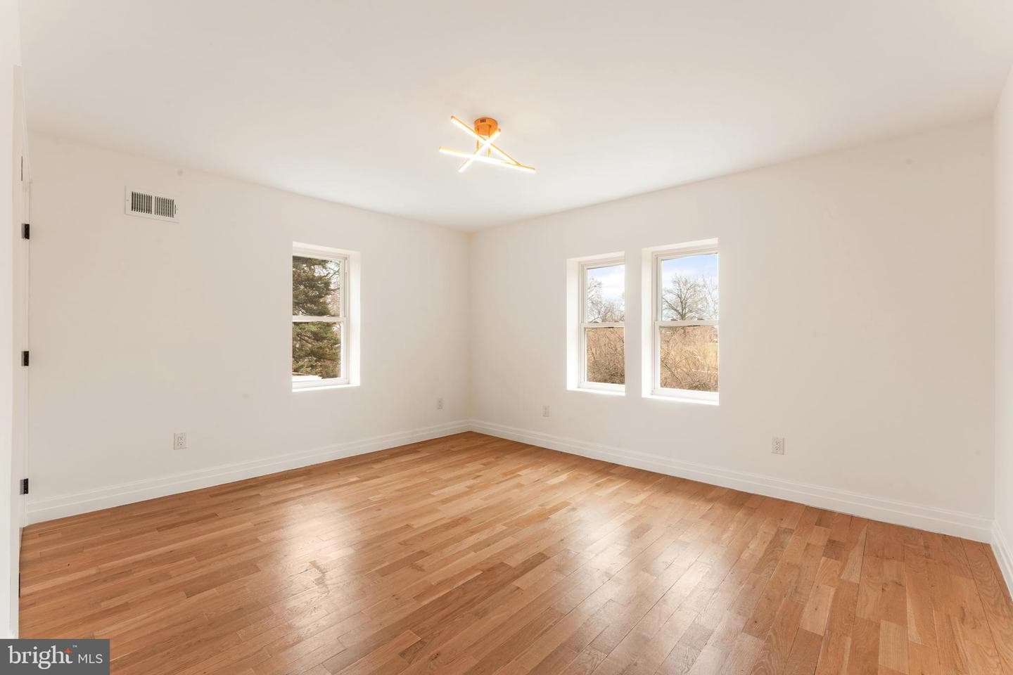 1090 Eddystone Avenue photo 29