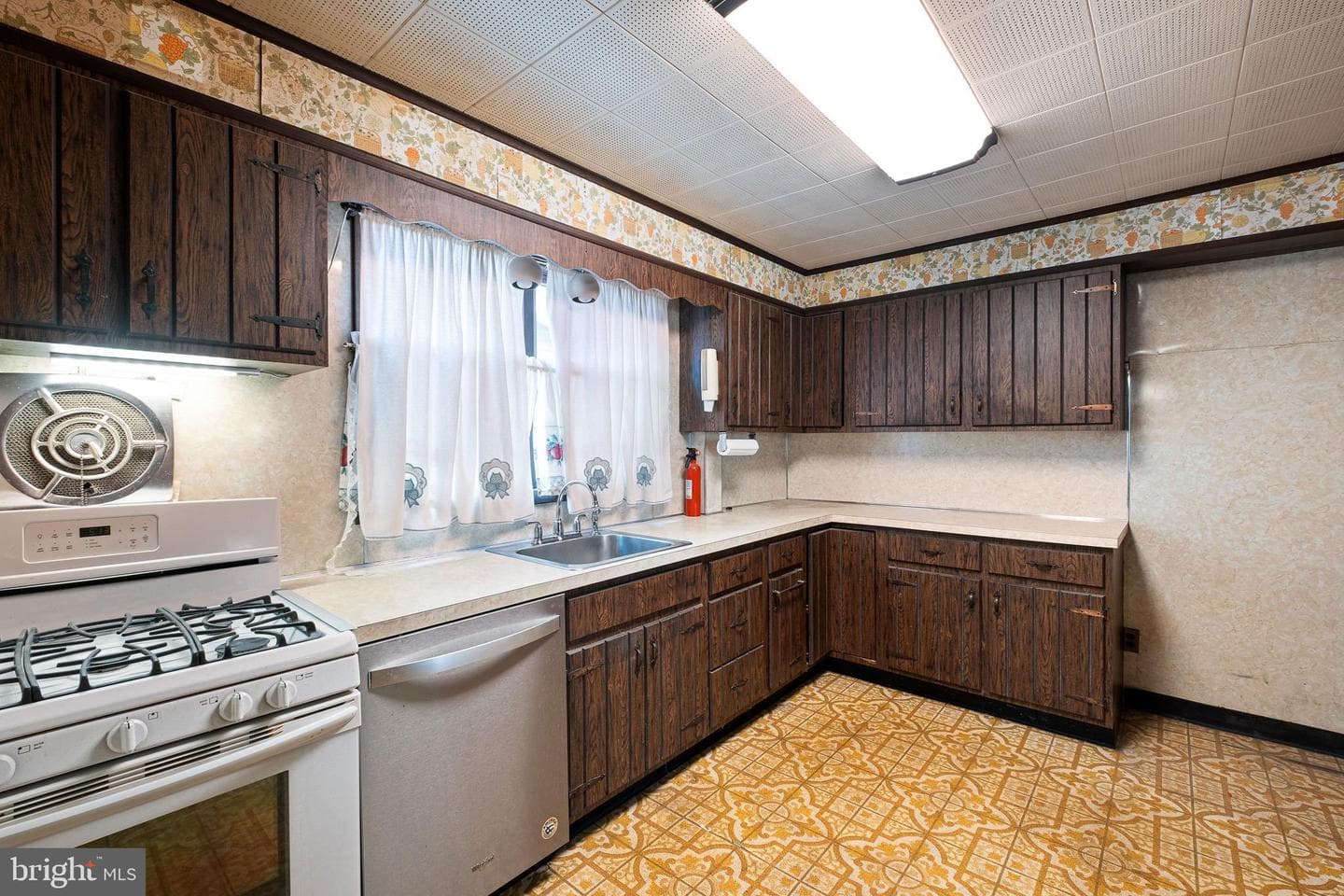 129 W Laughead Avenue photo 25