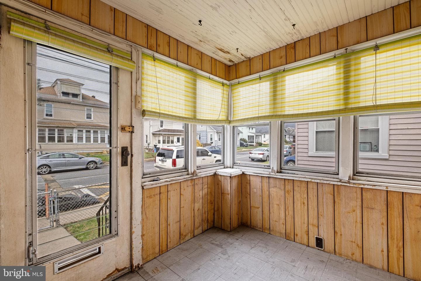 129 W Laughead Avenue photo 26