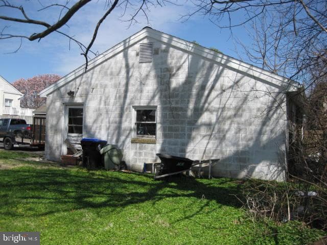 1025 Scott Avenue photo 5