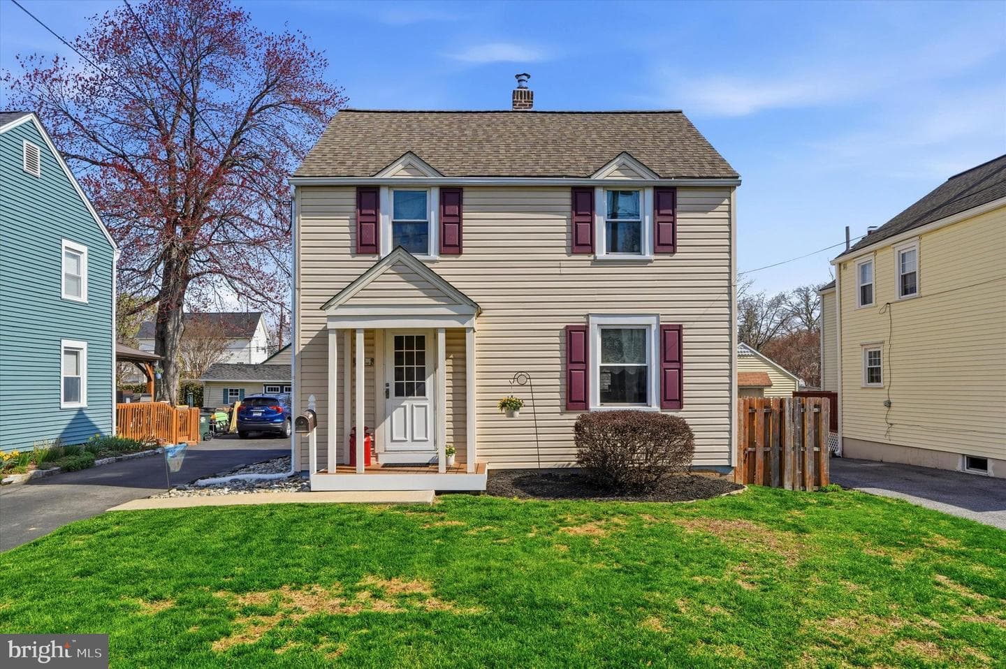 215 Pine Road photo 1