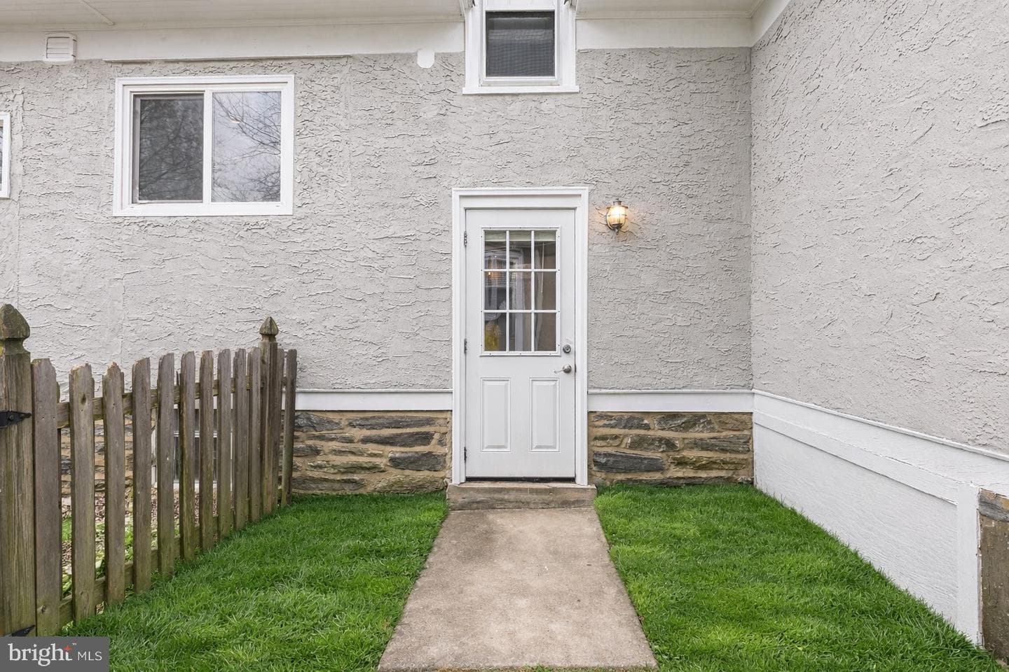 521 Strathmore Road photo 18
