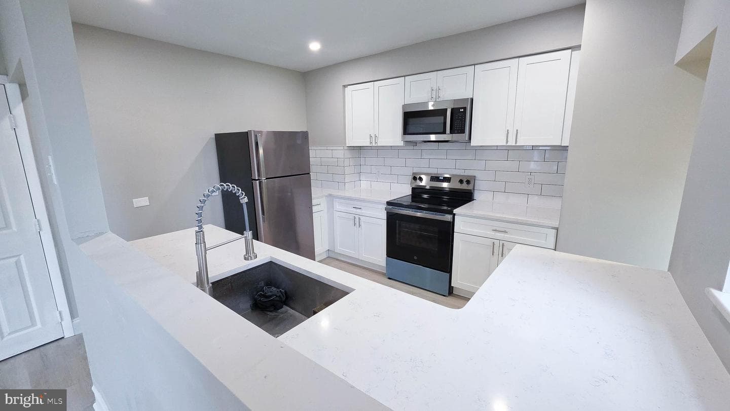 1112 Elmwood Avenue photo 11