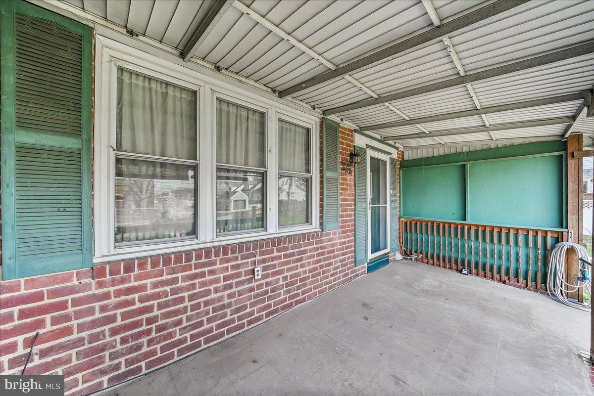 1515 Yates Avenue photo 3