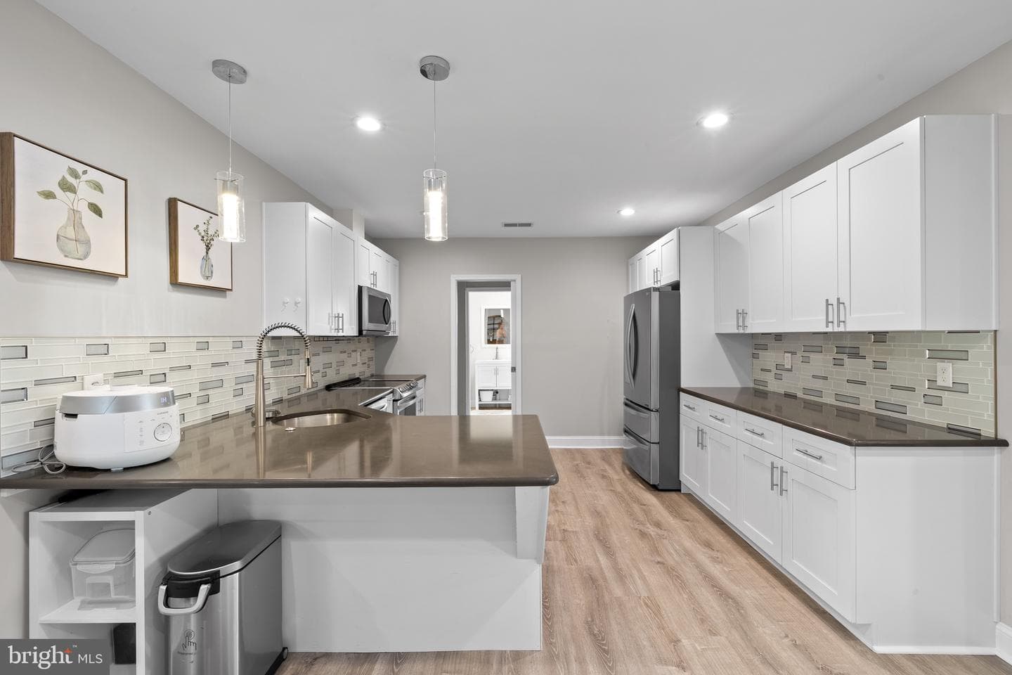 711 Hedgerow Drive photo 8