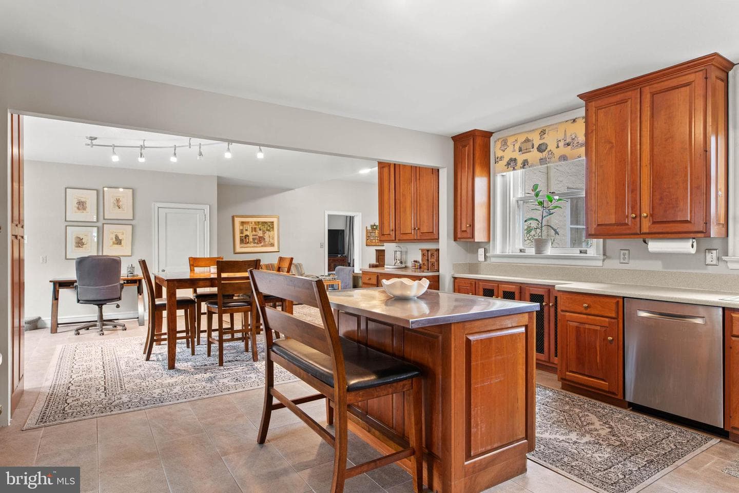 846 Maplewood Road photo 16